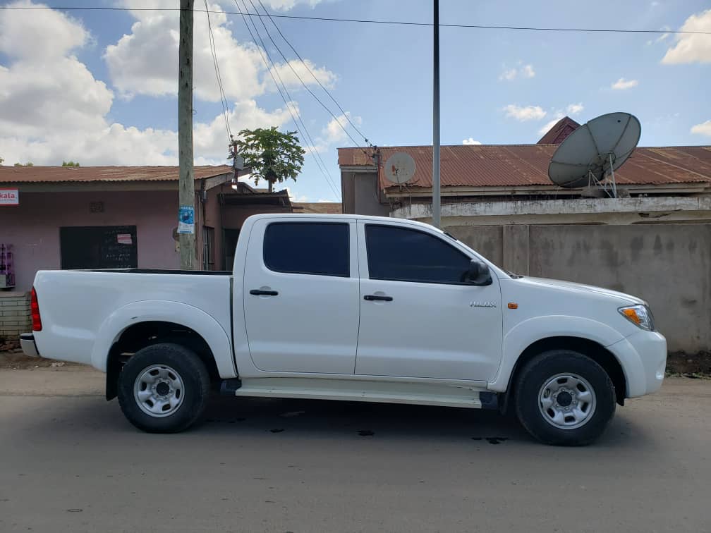 Toyota pickup , hali nzuri na bei poa